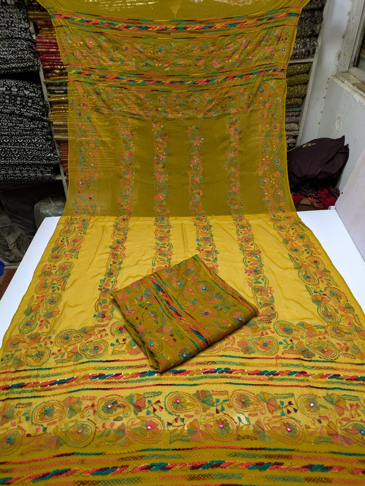 β¨ Most Demanded Collection β Soft Crinkle Chiffon Handmade Kacha Tarkashi Tanka Mirror Work 2-Piece Suit