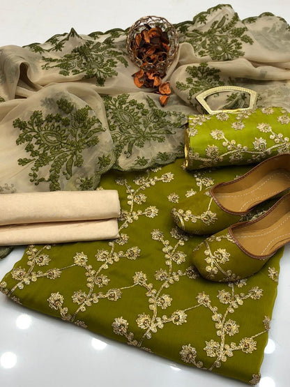 Luxury Crinkle Chiffon Fancy 5-Piece Suit with Matching Khussa & Clutch