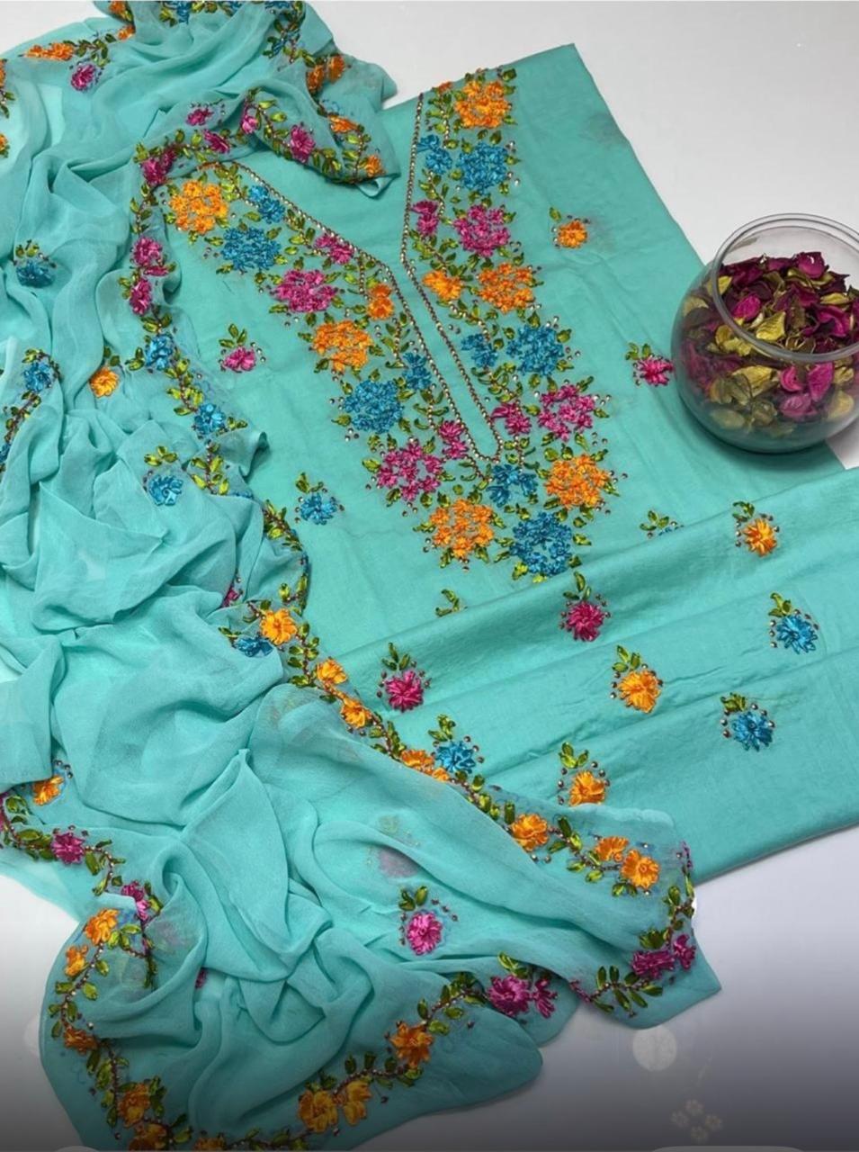 ✨ Fancy Collection 5-Piece Crinkle Chiffon Embroidered Suit with Matching Khussa & Clutch (Copy)