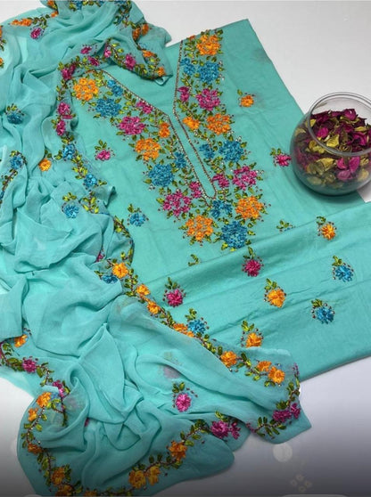 ✨ Fancy Collection 5-Piece Crinkle Chiffon Embroidered Suit with Matching Khussa & Clutch (Copy)
