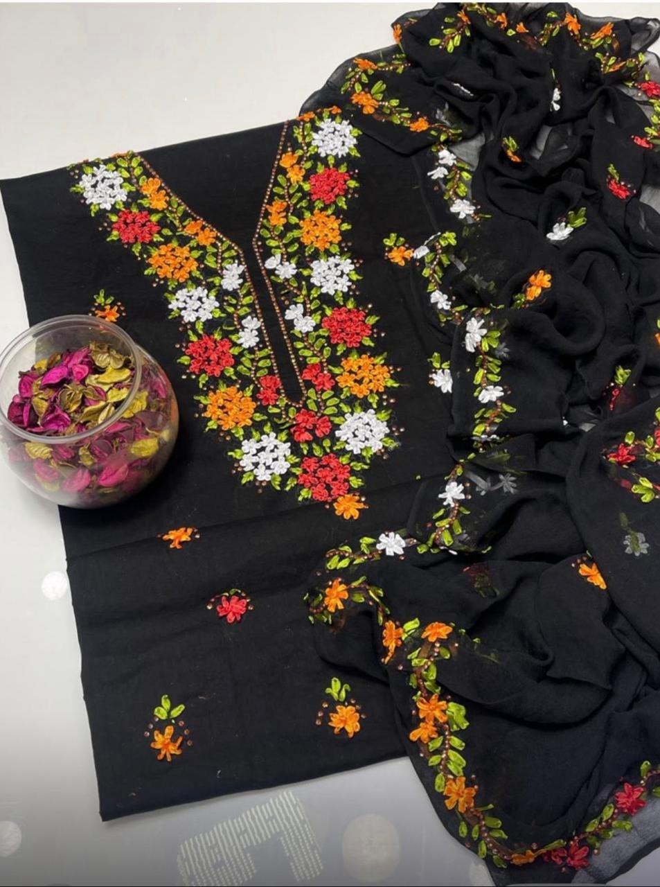 ✨ Fancy Collection 5-Piece Crinkle Chiffon Embroidered Suit with Matching Khussa & Clutch (Copy)