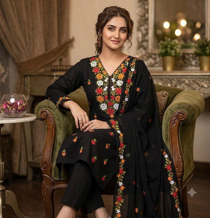✨ Fancy Collection 5-Piece Crinkle Chiffon Embroidered Suit with Matching Khussa & Clutch (Copy)
