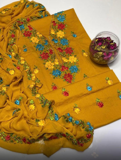✨ Fancy Collection 5-Piece Crinkle Chiffon Embroidered Suit with Matching Khussa & Clutch (Copy)