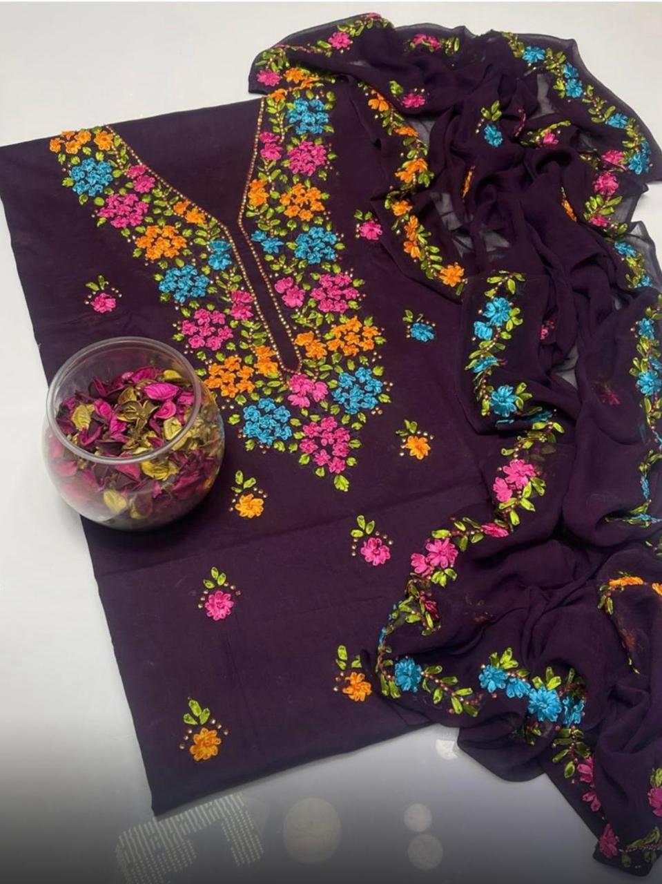 ✨ Fancy Collection 5-Piece Crinkle Chiffon Embroidered Suit with Matching Khussa & Clutch (Copy)