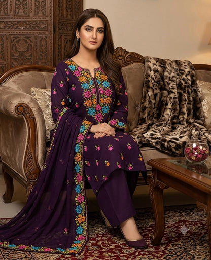 ✨ Fancy Collection 5-Piece Crinkle Chiffon Embroidered Suit with Matching Khussa & Clutch (Copy)
